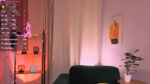 Tara online show from April 18, 7:58 pm