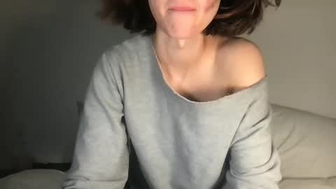 Snapshot of fakenshitsis chatting on December 21, 10:39 pm Haydee online show from December 21, 10:39 pm