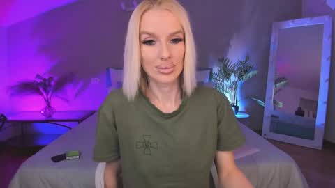 Lana online show from April 14, 9:43 pm