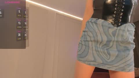 Snapshot of fame_doll chatting on March 4, 4:40 am Fame doll online show from March 4, 4:40 am