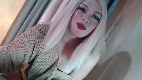 DANIELLA - DONT FORGET TO GIVE ME A THUMBSU UP online show from May 25, 11:55 pm
