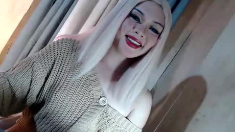 DANIELLA - DONT FORGET TO GIVE ME A THUMBSU UP online show from June 10, 4:50 pm