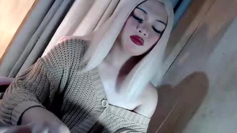 DANIELLA - DONT FORGET TO GIVE ME A THUMBSU UP online show from June 11, 12:36 pm
