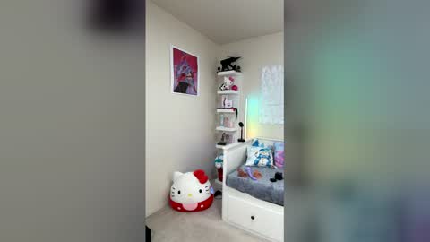 Snapshot of fantasyxwolf chatting on December 22, 7:33 pm River online show from December 22, 7:33 pm