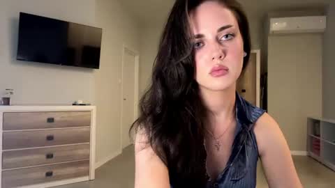 Snapshot of farrahburde chatting on June 23, 3:10 pm Mia online show from June 23, 3:10 pm