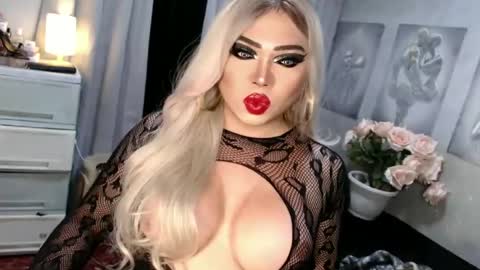 Snapshot of fascinating_ts_vana chatting on July 5, 6:04 pm vana online show from July 5, 6:04 pm