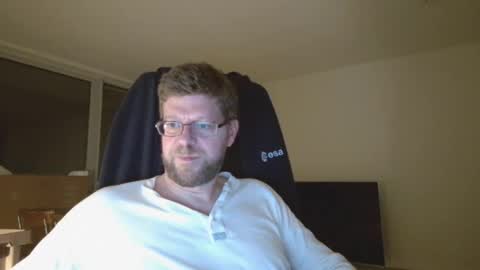 Snapshot of fattenmenow chatting on April 17, 11:52 pm fattenmenow online show from April 17, 11:52 pm