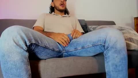 favid95 online show from December 3, 4:16 pm