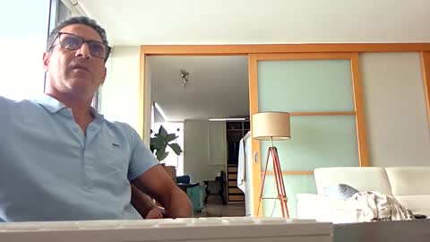 Snapshot of fdavoudi chatting on September 10, 9:15 pm Miami Persian online show from September 10, 9:15 pm
