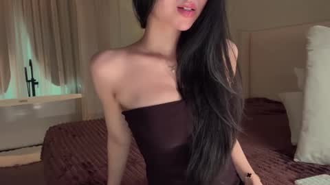 Snapshot of feel_me_00 chatting on March 13, 3:35 am feel_me_00 online show from March 13, 3:35 am