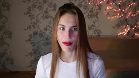 Snapshot of felicia_lav chatting on June 17, 6:42 pm Frida online show from June 17, 6:42 pm