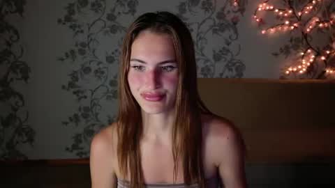 Snapshot of felicia_lav chatting on June 18, 7:18 pm Frida online show from June 18, 7:18 pm