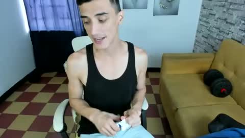 Snapshot of felipe_colinss chatting on February 3, 12:21 pm felipe colinss online show from February 3, 12:21 pm
