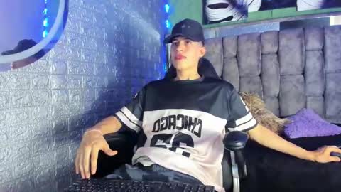 felipe fiire online show from May 25, 8:15 pm