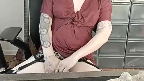 Snapshot of femme_mystique chatting on November 11, 6:41 pm femme_mystique online show from November 11, 6:41 pm