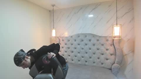   online show from February 4, 12:00 pm