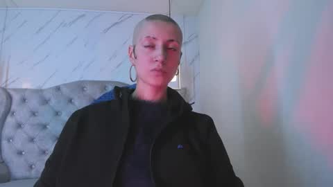   online show from March 21, 6:33 pm