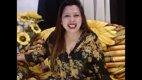 Yhen online show from May 18, 8:14 pm