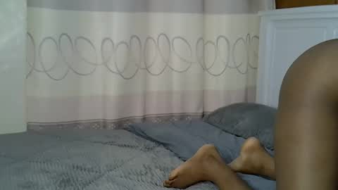 Snapshot of fine_queen12 chatting on December 2, 5:15 am fine_queen12 online show from December 2, 5:15 am