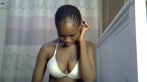 Snapshot of fine_queen12 chatting on December 16, 11:12 am fine_queen12 online show from December 16, 11:12 am