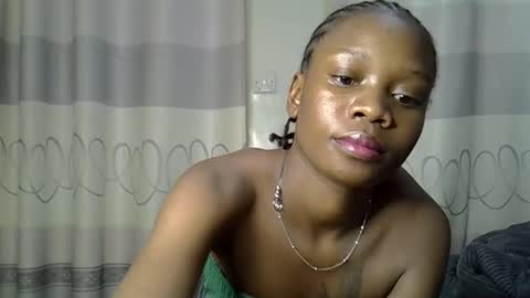 Snapshot of fine_queen12 chatting on December 29, 1:28 pm fine_queen12 online show from December 29, 1:28 pm