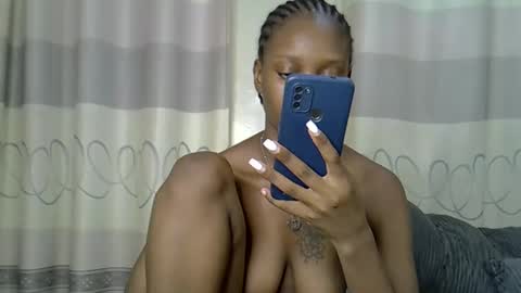 Snapshot of fine_queen12 chatting on December 31, 1:30 pm fine_queen12 online show from December 31, 1:30 pm