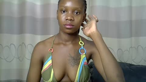 Snapshot of fine_queen12 chatting on January 18, 5:52 am fine_queen12 online show from January 18, 5:52 am