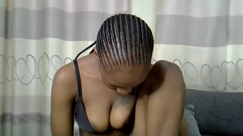 Snapshot of fine_queen12 chatting on January 20, 5:04 am fine_queen12 online show from January 20, 5:04 am