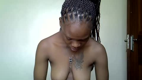 Snapshot of fine_queen12 chatting on February 20, 6:39 am fine_queen12 online show from February 20, 6:39 am