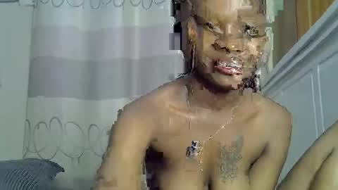 Snapshot of fine_queen12 chatting on February 22, 3:36 pm fine_queen12 online show from February 22, 3:36 pm