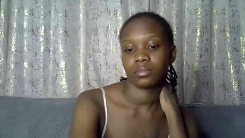 Snapshot of fine_queen12 chatting on March 17, 1:58 pm fine_queen12 online show from March 17, 1:58 pm
