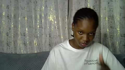 Snapshot of fine_queen12 chatting on March 22, 12:30 pm fine_queen12 online show from March 22, 12:30 pm