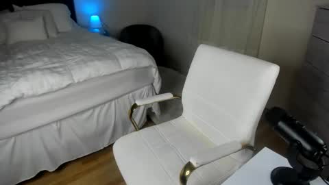 Jamie or Frisky  online show from January 13, 10:24 pm