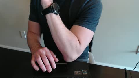 fithubby80 online show from March 27, 7:24 pm