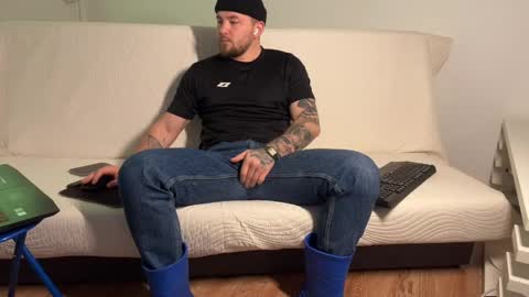 Flamefury18 online show from April 19, 6:02 am