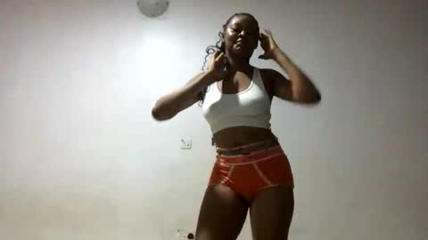 Snapshot of flirty_xbunny chatting on April 14, 8:09 am Beauty online show from April 14, 8:09 am