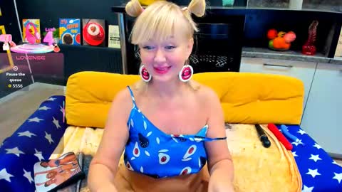 Mary online show from October 1, 9:43 pm