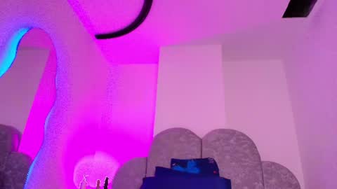 Flordecayena  online show from July 8, 3:11 am