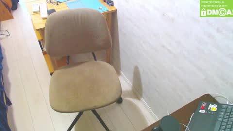 Snapshot of flowerbox chatting on February 24, 8:17 am flowerbox online show from February 24, 8:17 am