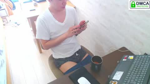 Snapshot of flowerbox chatting on April 11, 7:02 am flowerbox online show from April 11, 7:02 am