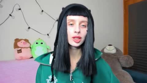 Snapshot of flowerofsin2001 chatting on October 2, 3:52 pm Flower online show from October 2, 3:52 pm