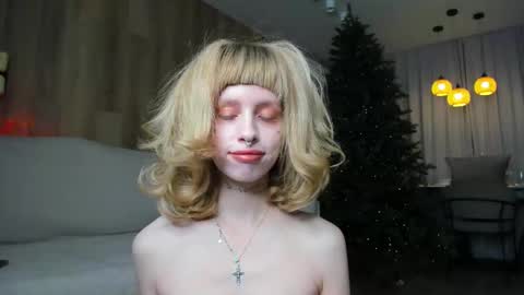 Snapshot of flowerofsin2001 chatting on March 4, 3:51 pm Flower online show from March 4, 3:51 pm