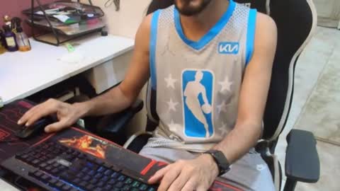 Snapshot of flowthefun chatting on July 6, 8:11 am flowthefun online show from July 6, 8:11 am