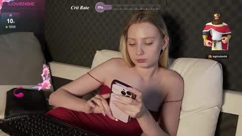 fluffy_cloude online show from May 29, 6:50 pm