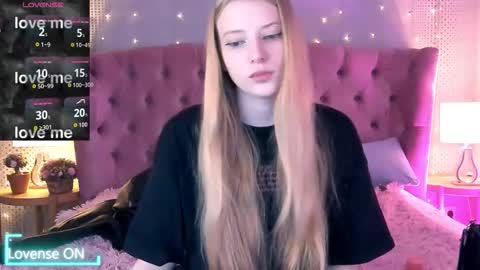 Mia online show from September 20, 10:33 pm