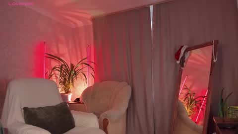 Snapshot of forest_lina chatting on January 11, 12:21 pm online show from January 11, 12:21 pm