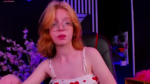Snapshot of foxxxypolly chatting on June 29, 5:35 am Polly online show from June 29, 5:35 am