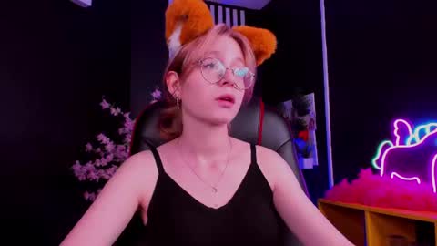 Snapshot of foxxxypolly chatting on July 13, 5:32 am Polly online show from July 13, 5:32 am