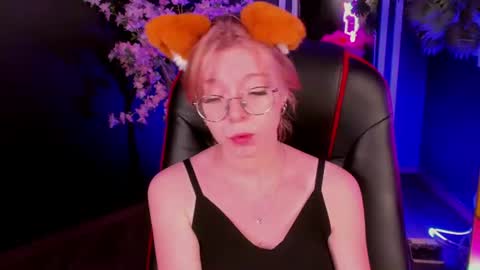 Snapshot of foxxxypolly chatting on July 14, 5:12 am Polly online show from July 14, 5:12 am