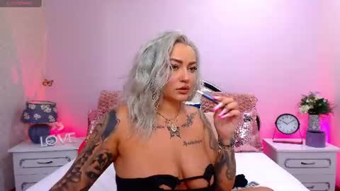 Snapshot of foxxyclarise chatting on June 18, 5:39 pm Clarise online show from June 18, 5:39 pm